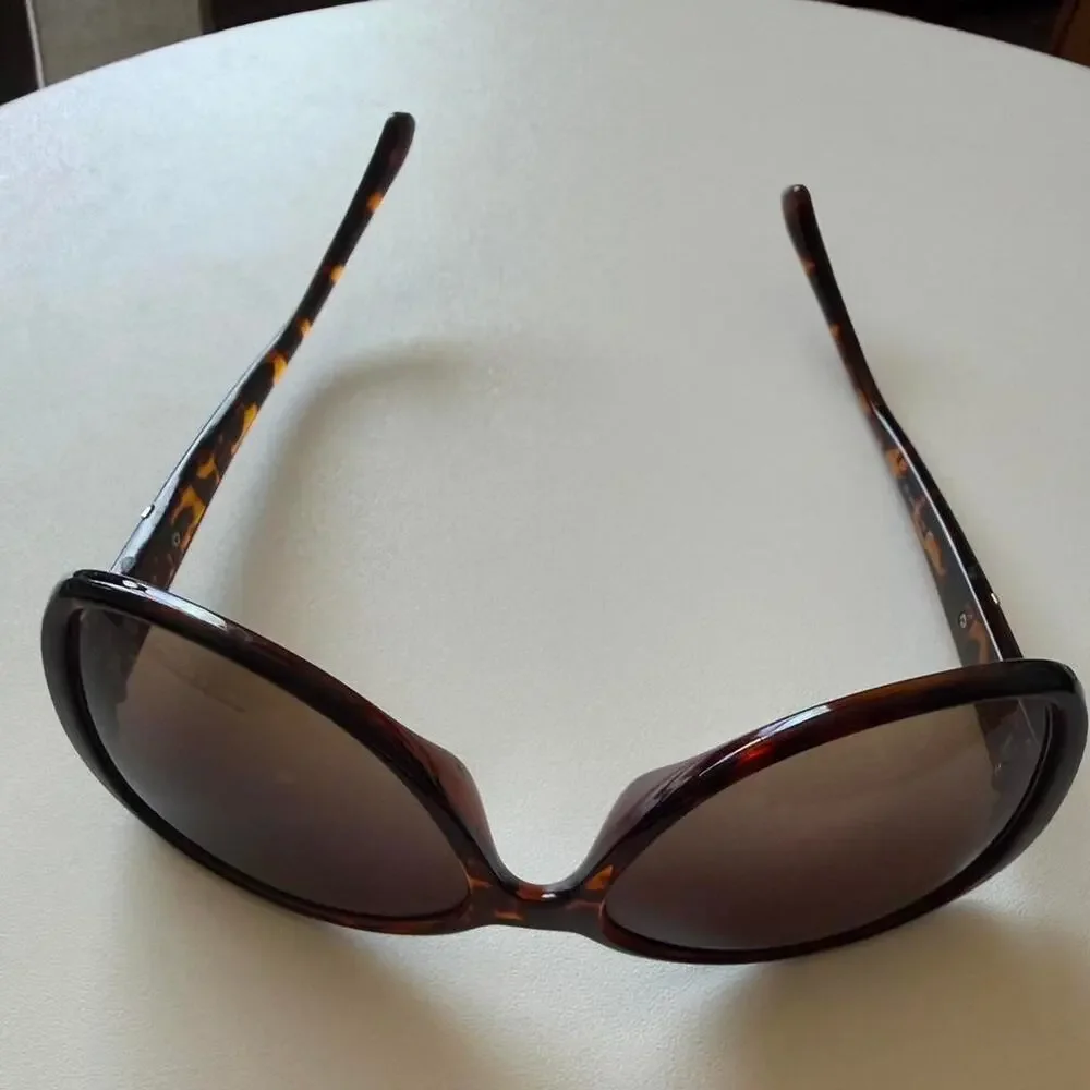 Brown tortoise shell sunglasses sunglasses